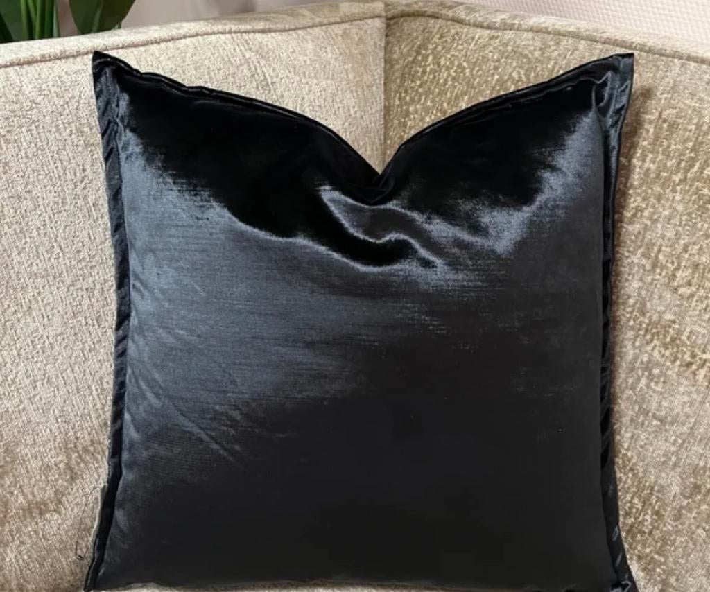 2 zwarte velvet kussens Diga Colmore 50x50, Ophalen of Verzenden, Gebruikt, Zwart, Vierkant