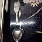 Lepeltje.   Juliana. en.     Beatrix.     €1980, Verzenden, Zo goed als nieuw, Speld(je) of Lepel(tje)