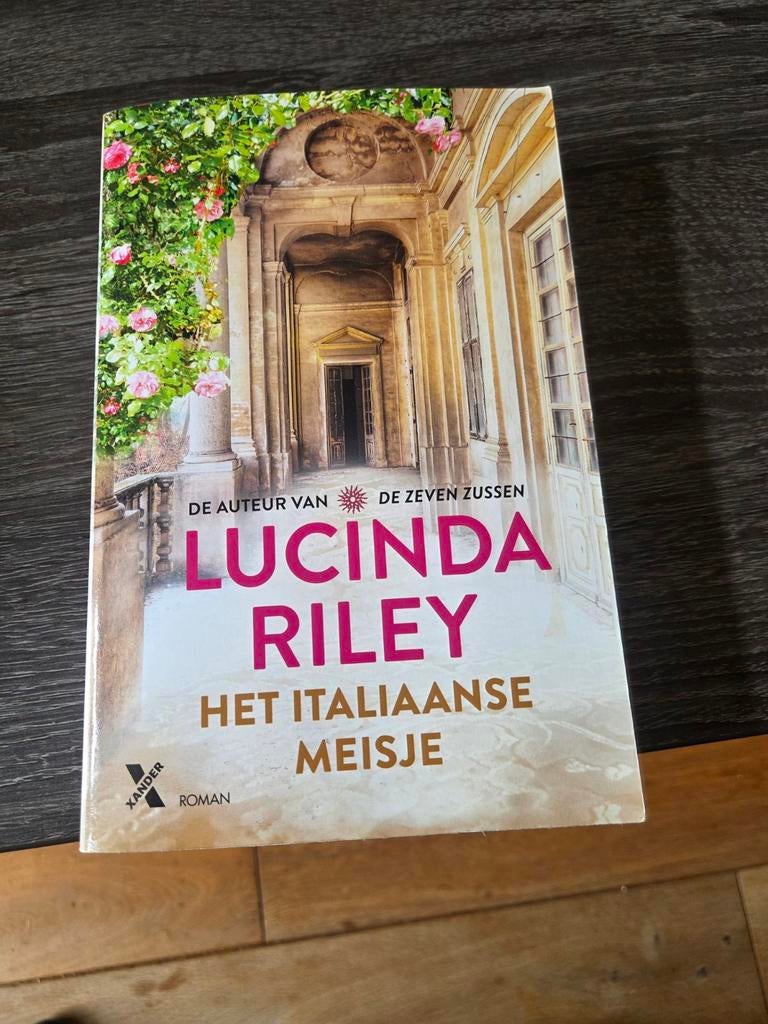 Het Italiaanse Meisje - Lucinda Riley (Roman), Boeken, Ophalen of Verzenden, Gelezen, Lucinda Riley, Europa overig