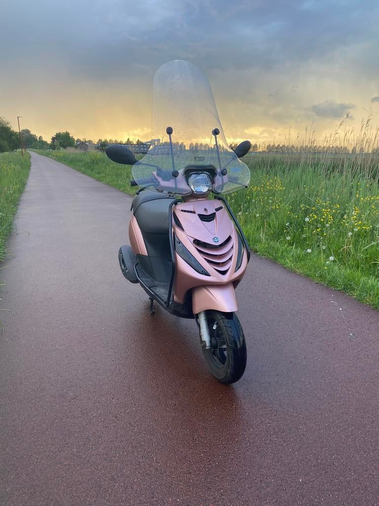 Piaggio ZIP (2022), Fietsen en Brommers, Ophalen, Gebruikt, Maximaal 45 km/u, Zip