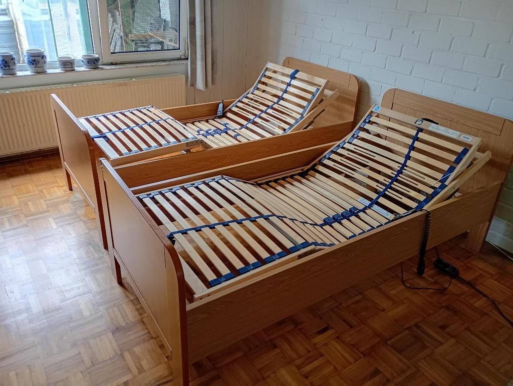 2 een persoons bedden met elektrische lattenbodem, Ophalen, Gebruikt, 90 cm, Eenpersoons