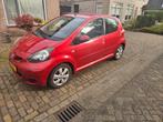 Toyota Aygo 1.0 12V Vvt-i 5DRS 2011 Rood Metallic, Voorwielaandrijving, Euro 5, Stof, Zwart