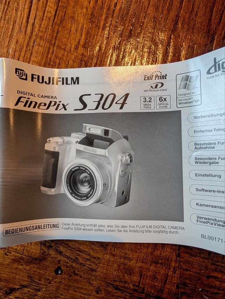FujiFilm FinePix S304 Digitale Camera met 3.2MP en 6x Zoom, Gebruikt, Compact, Ophalen of Verzenden, 4 t/m 7 keer