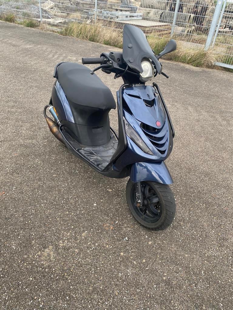 Zip 70cc alles malossi met HPI BROM evt ruilen, Fietsen en Brommers, Ophalen, Tweetakt, Maximaal 45 km/u, Zo goed als nieuw