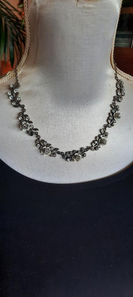 Vintage ketting met roosjes, emaille cloisonné met Swarovski, Ophalen of Verzenden, Zo goed als nieuw, Overige materialen, Met kristal