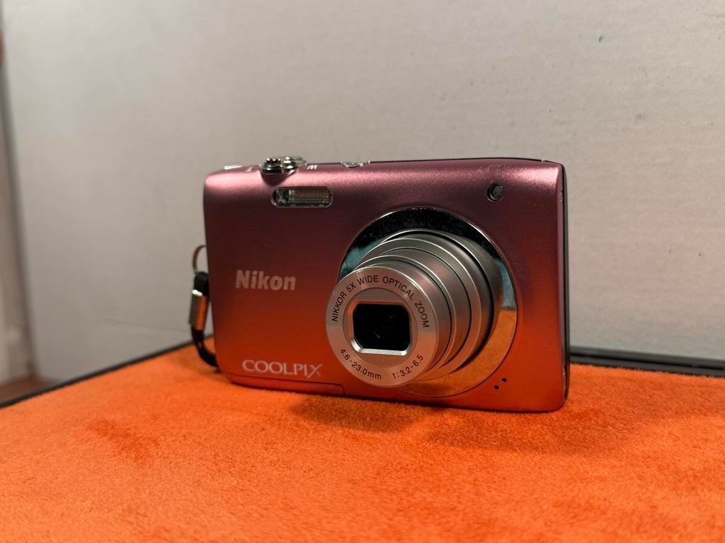 Roze Nikon Coolpix S2600, Gebruikt, Ophalen of Verzenden, X, X