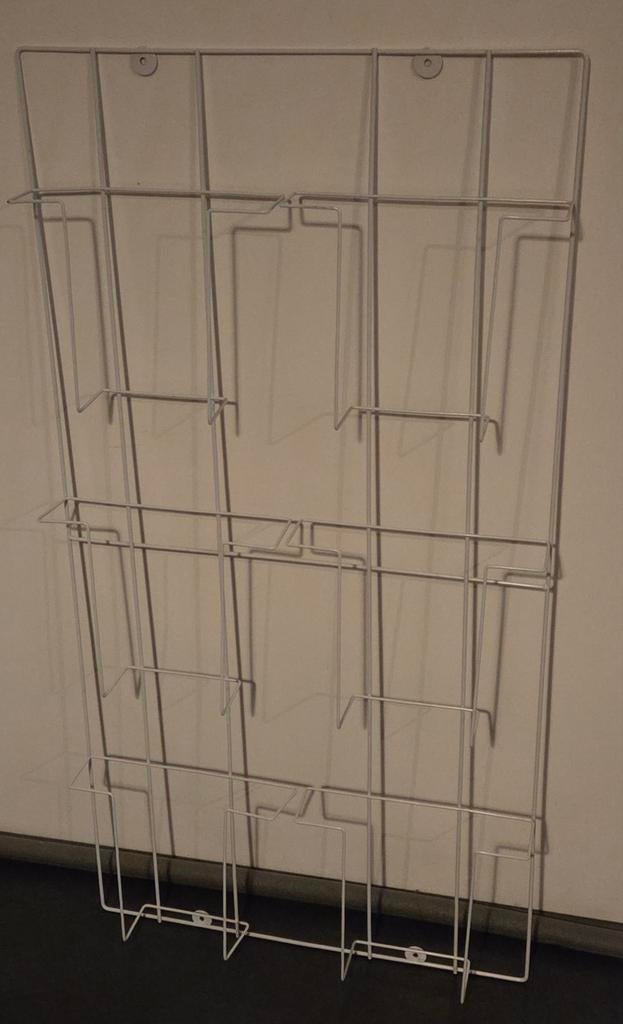 Wit metalen tijdschriftenrek, Huis en Inrichting, Woonaccessoires | Krantenbakken en Lectuurbakken, Ophalen