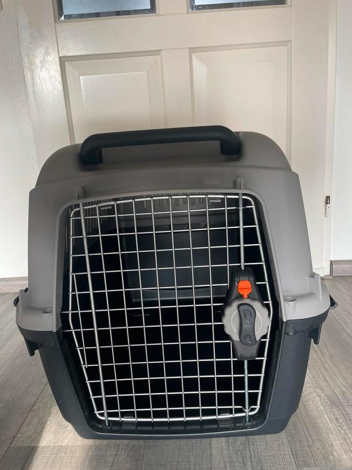 Transport box hond IATA Maat medium, Dieren en Toebehoren, Transportboxen, Zo goed als nieuw, Ophalen