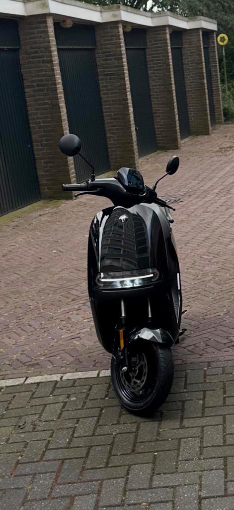 Segway E110S Elektrische Scooter - 45km/u - Phantom Black, Fietsen en Brommers, Scooters | Overige merken, Zo goed als nieuw, Maximaal 45 km/u