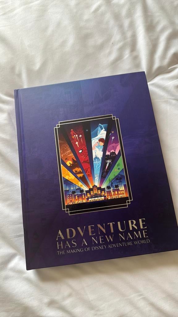 Disneyland parijs Boek “Adventure has a new name”, Ophalen of Verzenden, Mickey Mouse, Nieuw