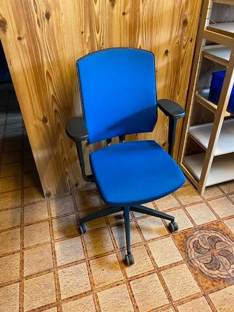 nette blauwe bureaustoel, Huis en Inrichting, Bureaustoelen, Gebruikt, Zwart, Ophalen