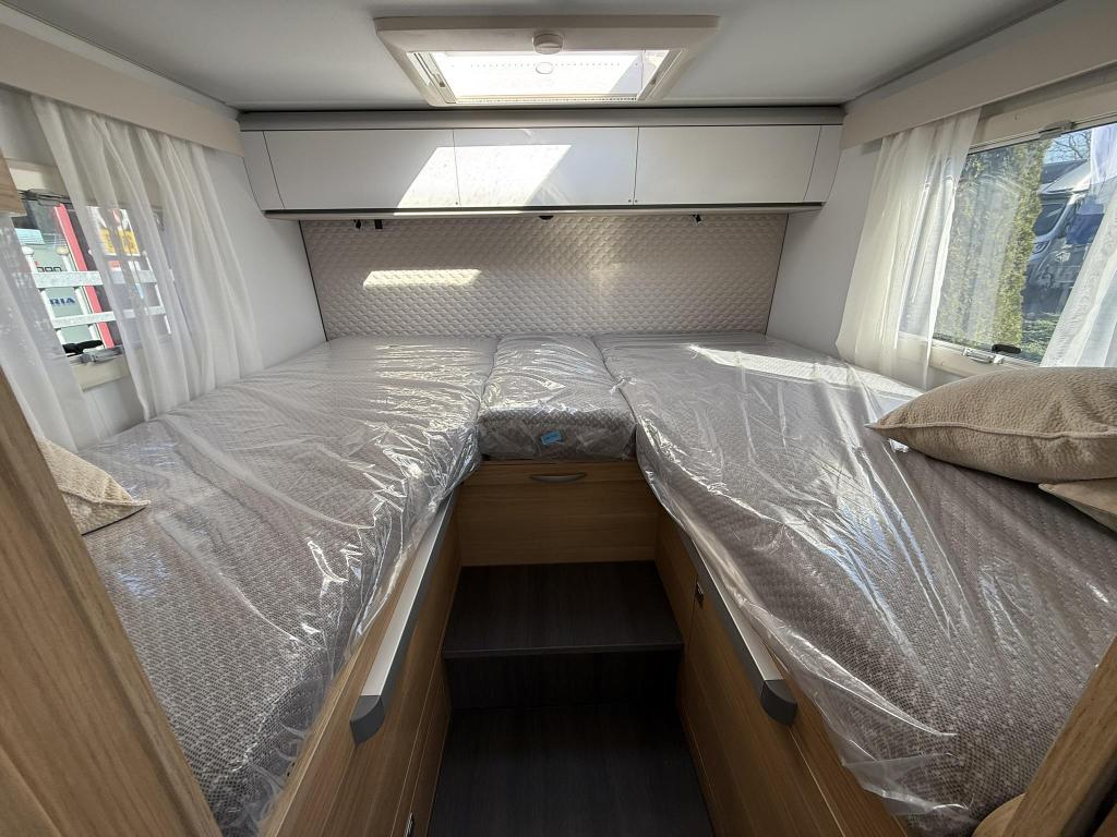 Adria Matrix Plus 670 SL - familiecamper - Automaat - 180 pk, Caravans en Kamperen, Campers, Standaard zit, Ringverwarming, Bedrijf