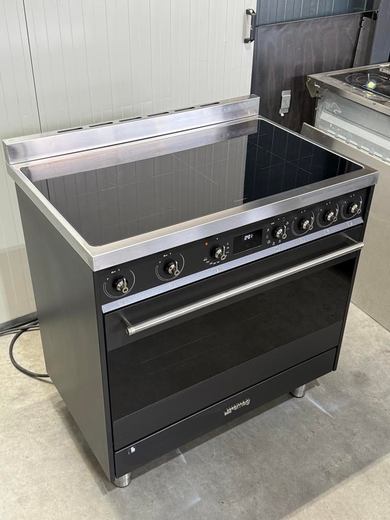 Smeg Fornuis met Inductie Kookplaat - Zo goed als nieuw, Witgoed en Apparatuur, Fornuizen, Bella, Hete lucht, 60 cm of meer, Zo goed als nieuw