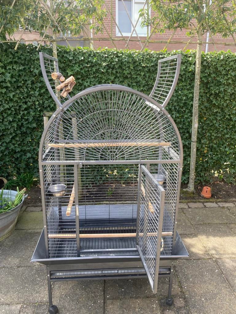 Nette Papegaaienkooi  €50.-, Dieren en Toebehoren, Ophalen of Verzenden, Gebruikt, Metaal, Vogelkooi