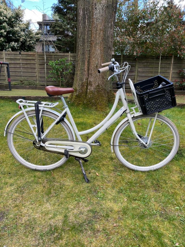 Batavus Diva damesfiets met krat en extra slot, Fietsen en Brommers, Fietsen | Dames | Damesfietsen, Ophalen, Gebruikt, Batavus