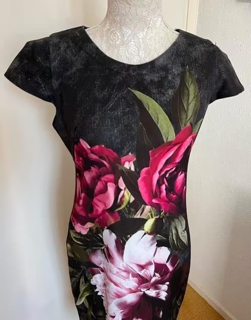 Rinascimento jurk met bloemen maat 40, Maat 38/40 (M), Zwart, Ophalen of Verzenden, Zo goed als nieuw