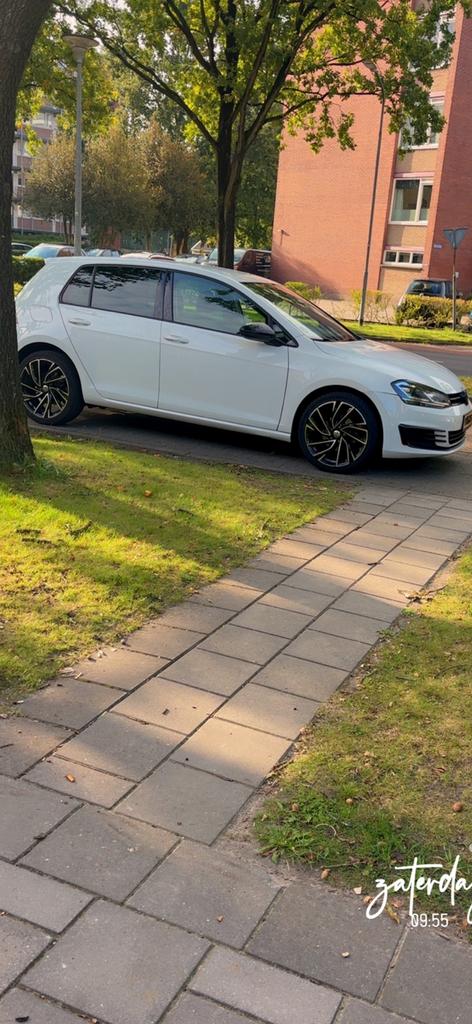 Volkswagen Golf 7  1.2 TSI 140PK Distributie vervangen NAP, Voorwielaandrijving, Stof, Zwart, 4 cilinders