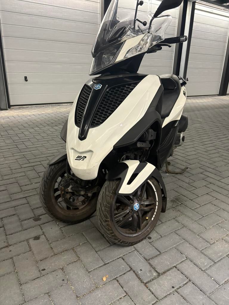 Piaggio mp3 yourban 300cc zeer nette staat!, Motoren, Motoren | Piaggio, Particulier, Scooter, 1 cilinder, Minimaal motorrijbewijs A2