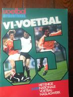 voetbalboek- VI Voetbal 85 - Voetbalnaslagwerk, Ophalen of Verzenden, Zo goed als nieuw, Balsport