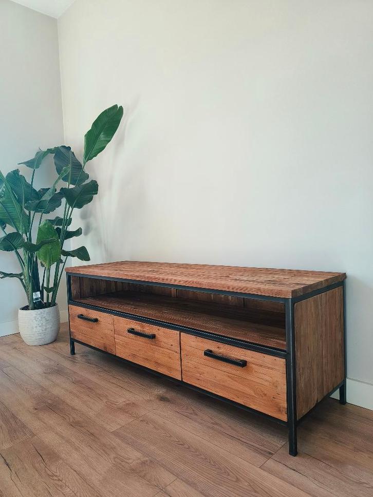 TV meubel Romaro van Pronto, Huis en Inrichting, Kasten | Televisiemeubels, Zo goed als nieuw, Minder dan 100 cm, 100 tot 150 cm