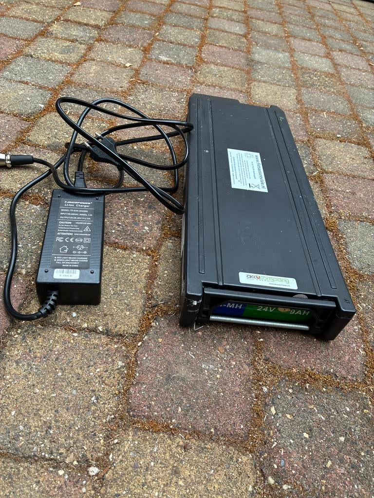 Tranzx batterij met lader 9ah, Fietsen en Brommers, Ophalen of Verzenden, Gebruikt