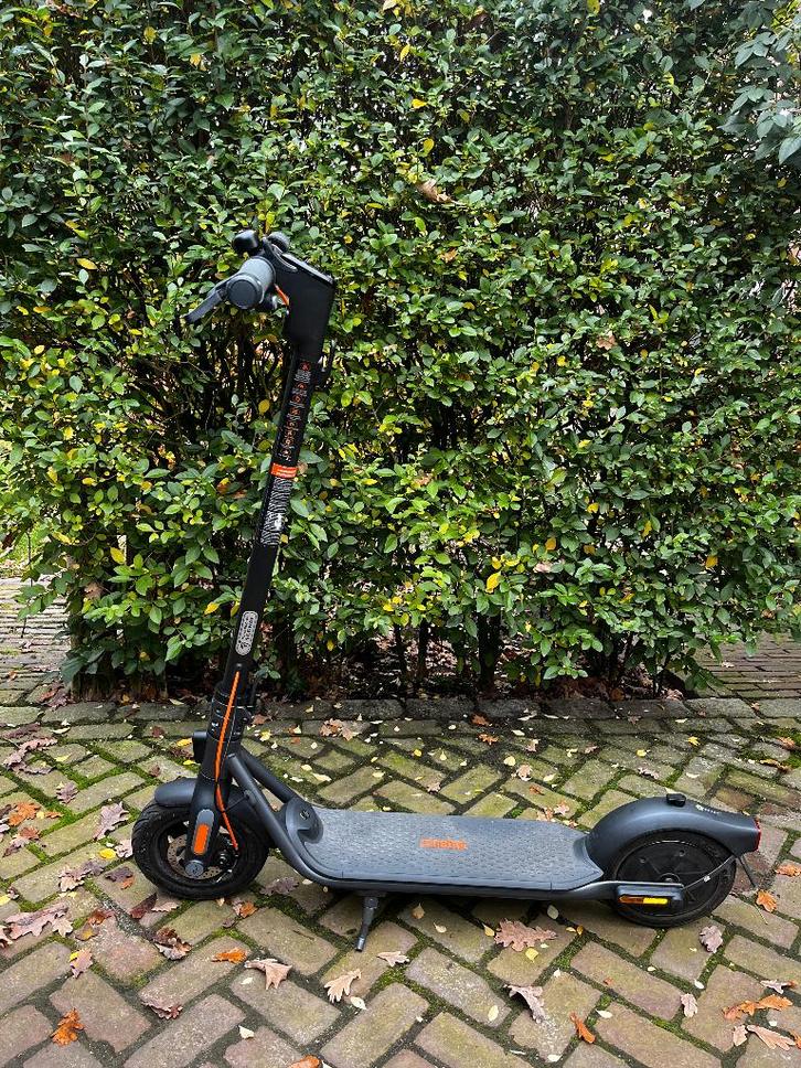 Ninebot KickScooter F2 Plus E  Zo goed als nieuw, Fietsen en Brommers, Steps, Zo goed als nieuw, Elektrische step (E-scooter)
