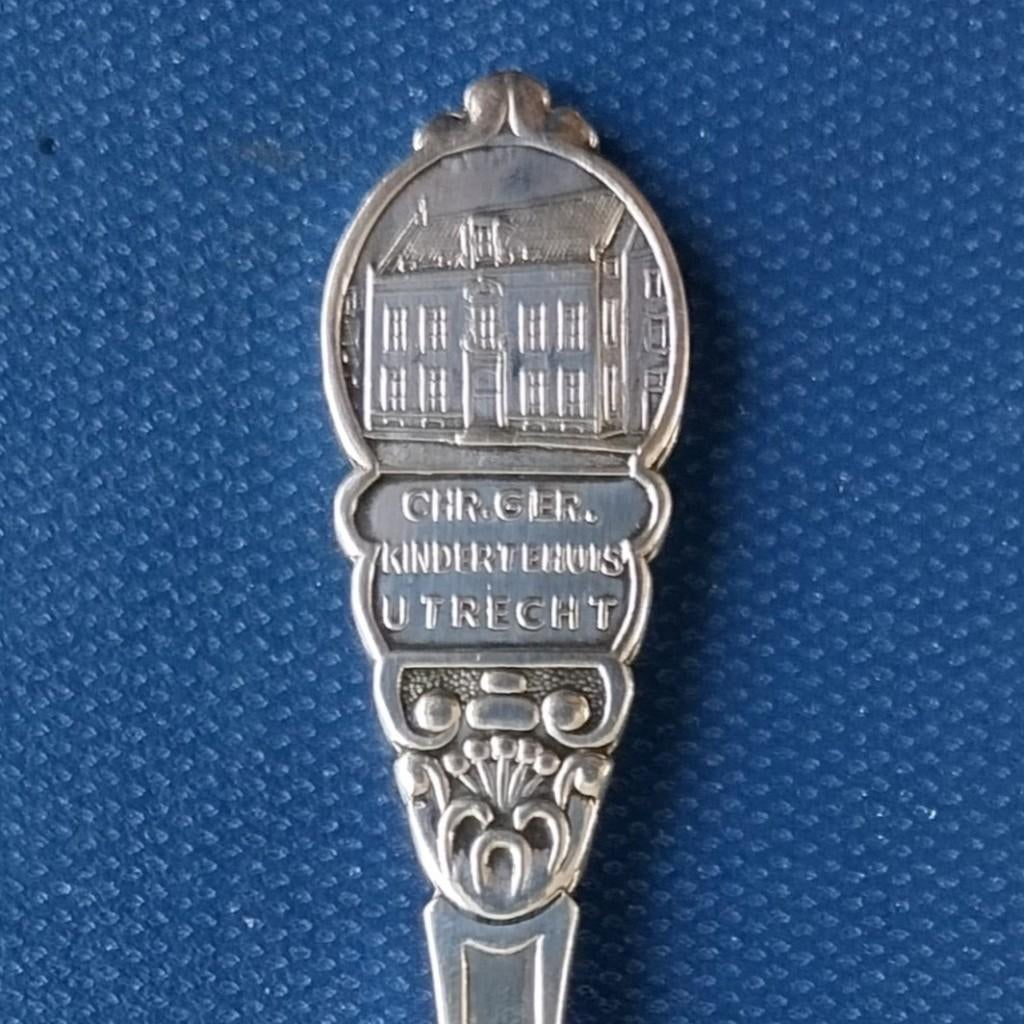verzilverd lepeltje Chr. Ger. Kindertehuis Utrecht -SOLA 100, Antiek en Kunst, Antiek | Bestek, Ophalen of Verzenden
