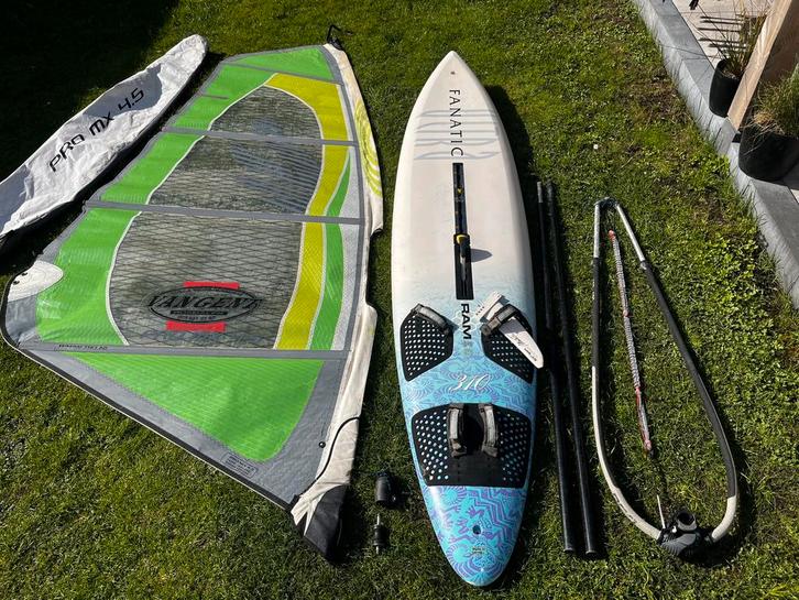 Complete beginner set, Watersport en Boten, Windsurfen, Gebruikt, Complete set, 300 cm of meer, Met vin(nen), Met draagtas, Minder dan 5 m²
