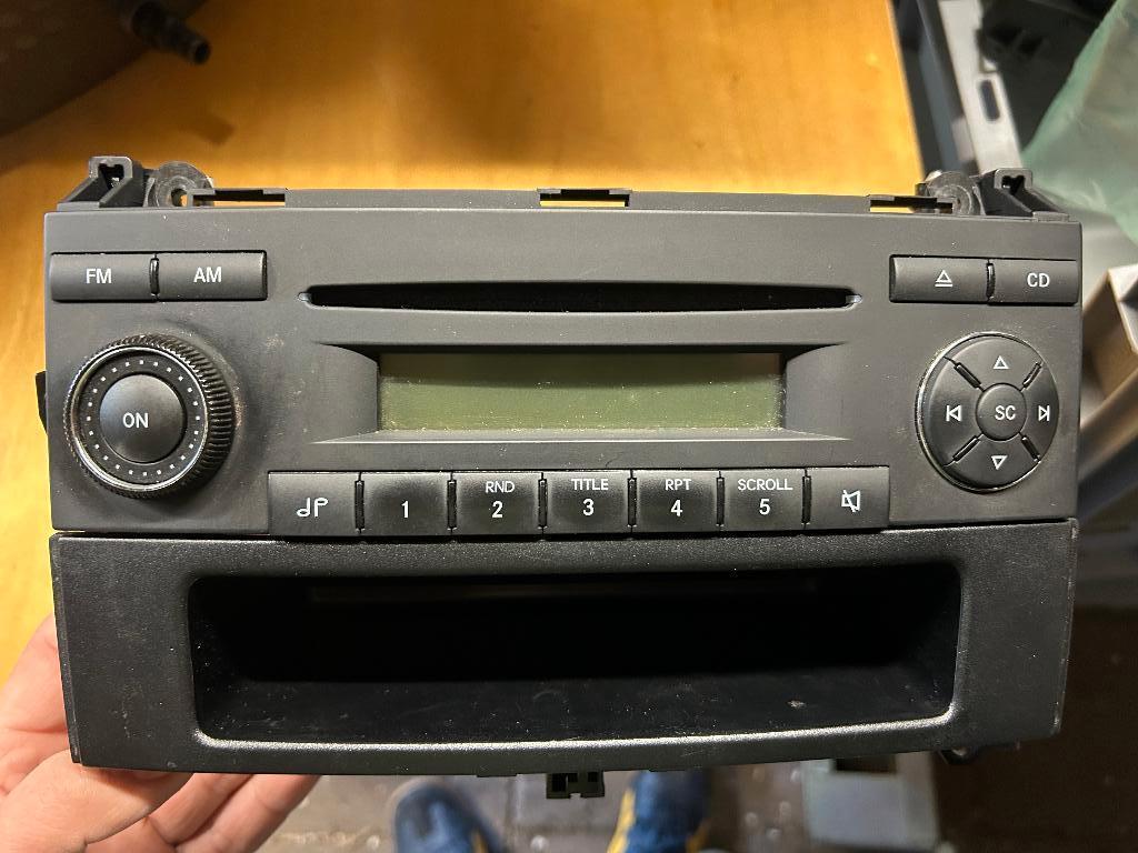 Originele Mercedes Vito Radio (Audio 10 / Sound 5), Auto diversen, Autoradio's, Ophalen of Verzenden, Gebruikt