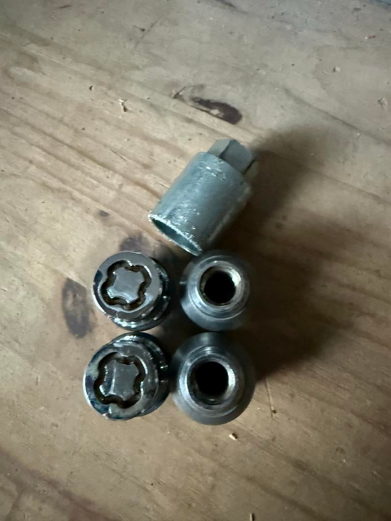 McGard Wielsloten Chroom voor Ford en Volvo, Ophalen of Verzenden, Gebruikt