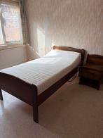Senioren bed met nachtkastje matras en elektrische bodem, Ophalen of Verzenden, Zo goed als nieuw, Eenpersoons