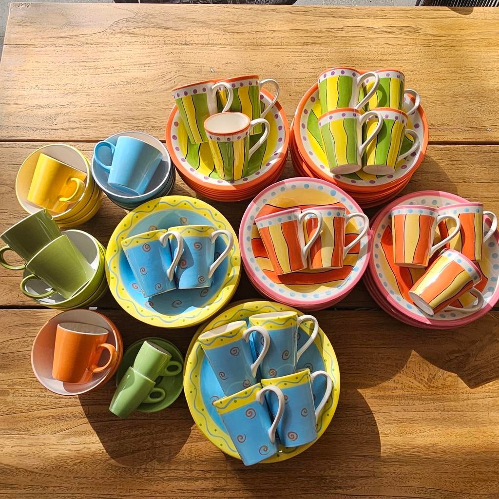 Servies in zomerse kleuren 55-delig, Huis en Inrichting, Keuken | Servies, Ophalen of Verzenden, Aardewerk, Overige stijlen, Bord(en)