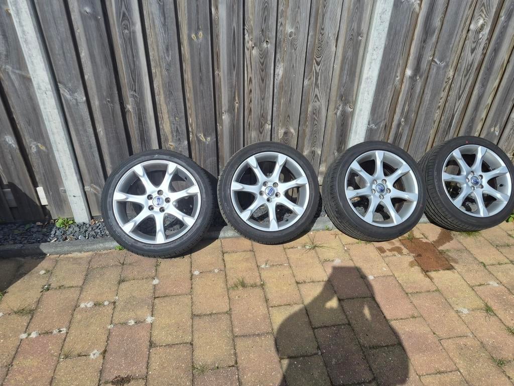 Volvo Fortuna Diamond Cut 18 inch met nieuwe banden, Ophalen, Gebruikt, Volvo