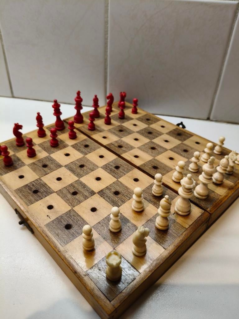 Vintage Reis Schaakspel Houten Klapbord met Stukken, Ophalen of Verzenden, Minder dan 500 stukjes, Gebruikt, Schaken