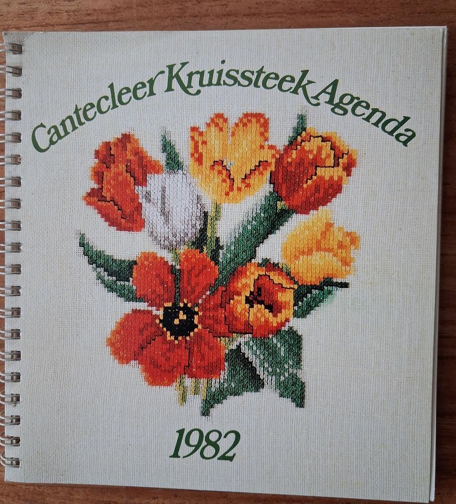 Vier kruissteek-agenda's met borduurpatronen, Verzenden, Zo goed als nieuw, Handborduren, Patroon