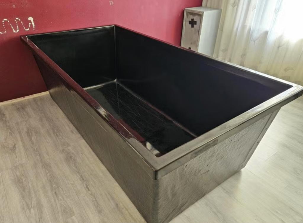 Grote Hard polyester vijverbak (220 x 110 x 70 cm), Ophalen, Gebruikt