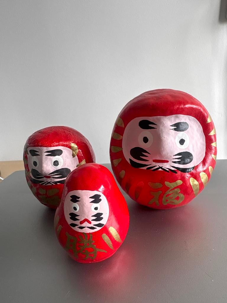 Set van 3 Japanse Daruma gelukspoppen, Verzamelen, Beelden en Beeldjes, Gebruikt, Overige typen, Verzenden