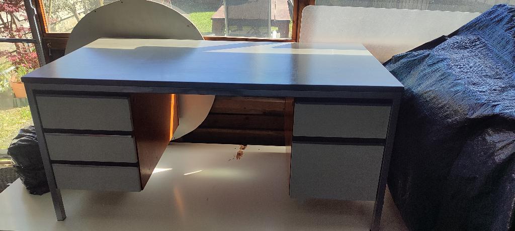 *Gratis af te halen* Bureau (Buro), Huis en Inrichting, Bureaus, Ophalen, Met lades, Gebruikt, Spaanplaat of MDF