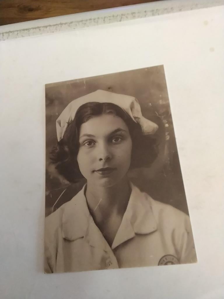 VERPLEEGSTER, Ophalen of Verzenden, Sterren en Beroemdheden