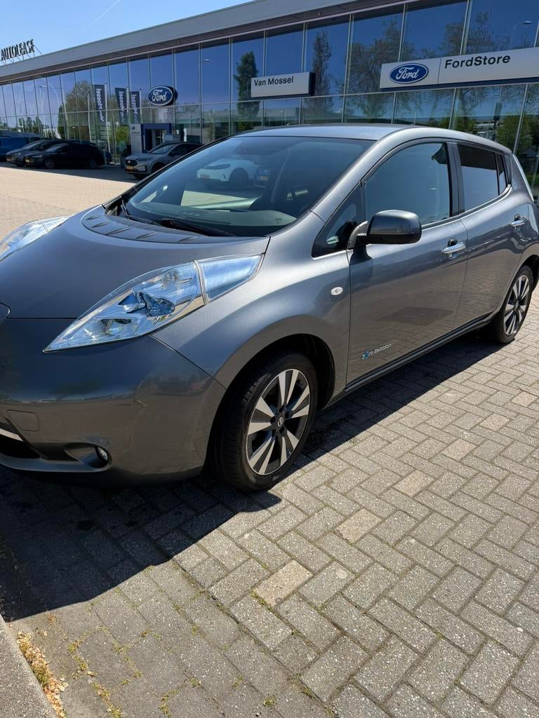 Nissan Leaf Electric 30kW 2017 Grijs NIEUWE APK NAP, Auto's, Elektrisch, Leaf, Te koop, 600 min