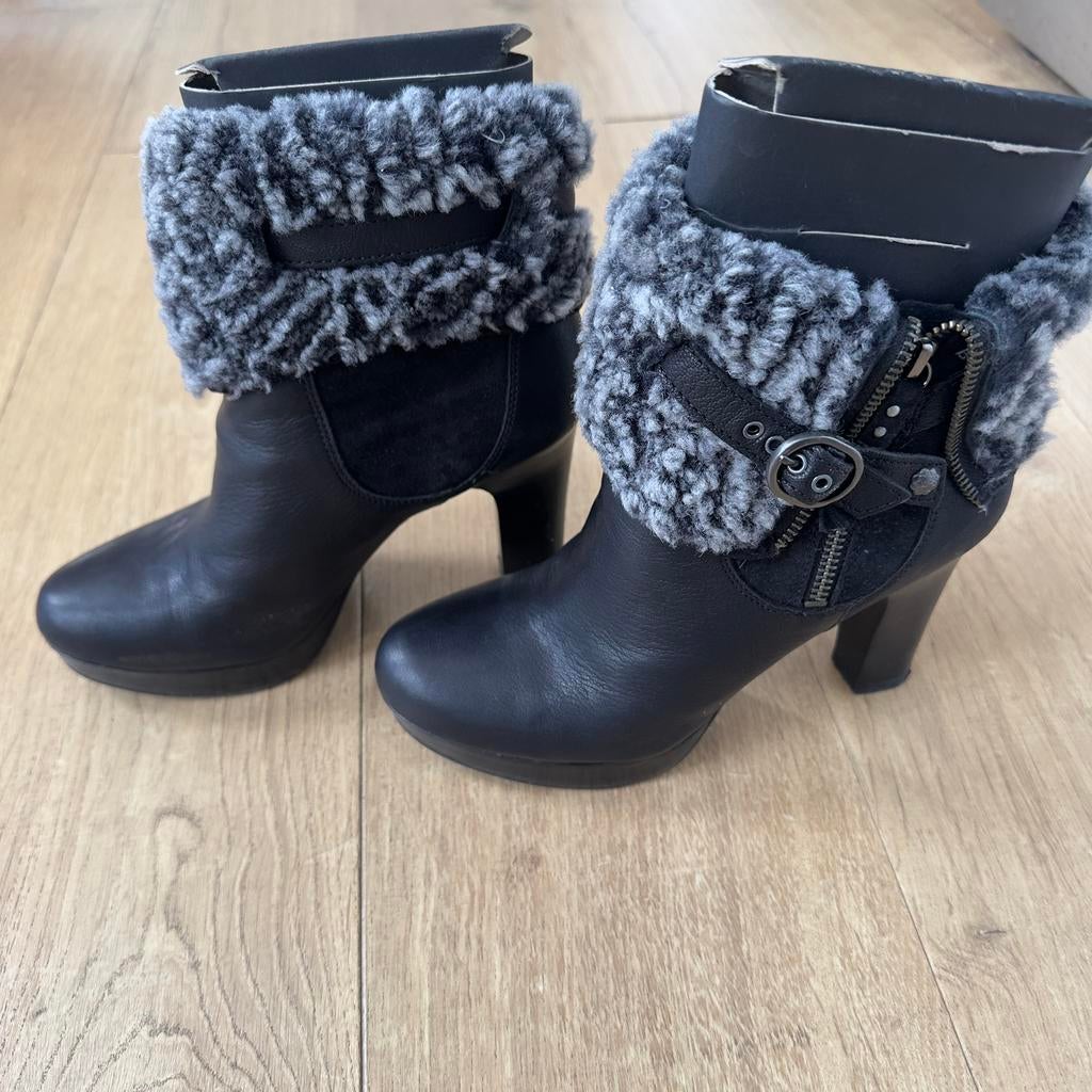 UGG dames enkellaarsjes maat 38, Kleding | Dames, Ophalen of Verzenden, Zo goed als nieuw, Zwart