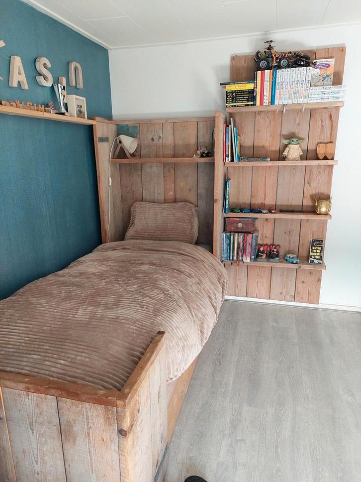Steigerhouten bed 80 bij 200 inclusief lattenbodem en matras, Huis en Inrichting, Slaapkamer | Bedden, Zo goed als nieuw, Eenpersoons