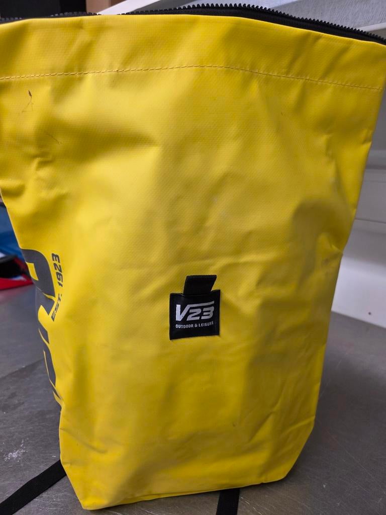 Mooie gele VASAD  rugtas, 40 cm of meer, Ophalen of Verzenden, Zo goed als nieuw, Waterdicht