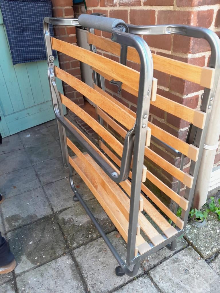 Opklapbed op wieltjes - Livarno - Ideaal voor logees, Huis en Inrichting, Slaapkamer | Bedden, Gebruikt, Eenpersoons, 80 cm, Metaal