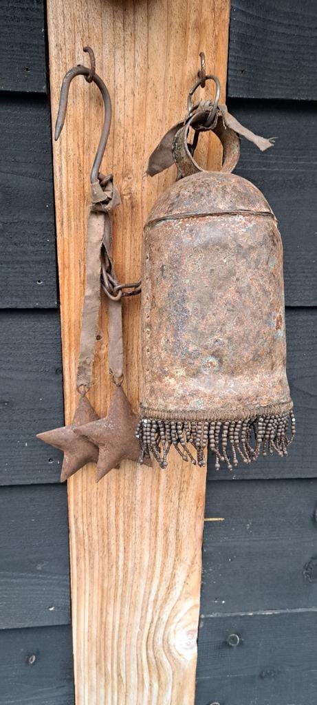 Stoere , sobere (kerst)bel. Oud metaal. Roestig. Decoratie, Ophalen of Verzenden