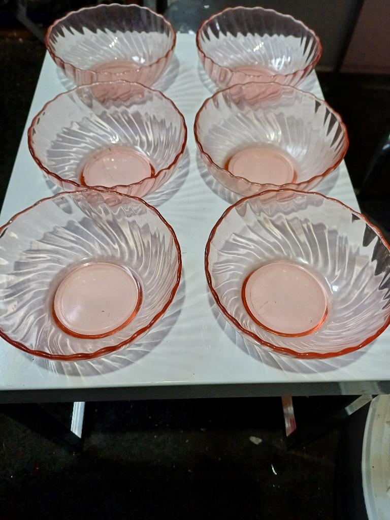 Vintage france ros glas schaaltjes, Gebruikt, Ophalen of Verzenden, Overige stijlen, Glas