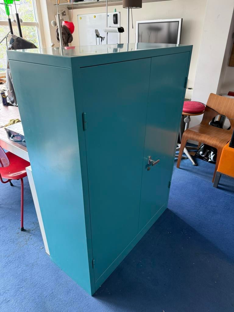 Archiefkast metaal speciale kleur. Verstelbare schappen, Huis en Inrichting, Kasten | Roldeurkasten en Archiefkasten, Zo goed als nieuw