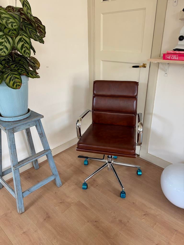 Bureaustoel chroom met vintage look leer, Huis en Inrichting, Bureaustoelen, Ophalen of Verzenden, Zo goed als nieuw, Bruin, Bureaustoel