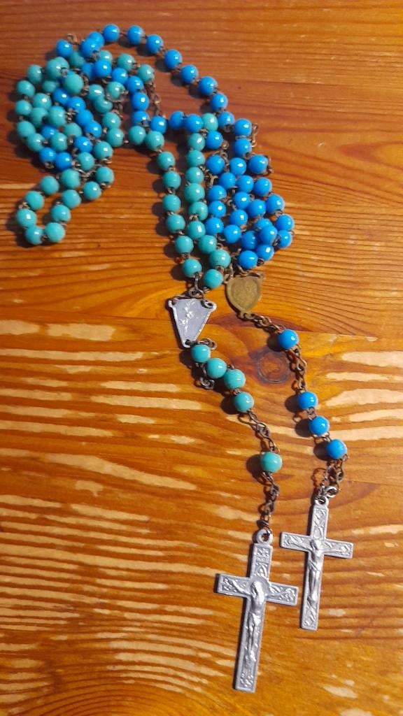 Oude rozenkrans groen en blauw en hangertje medaillon., Ophalen of Verzenden