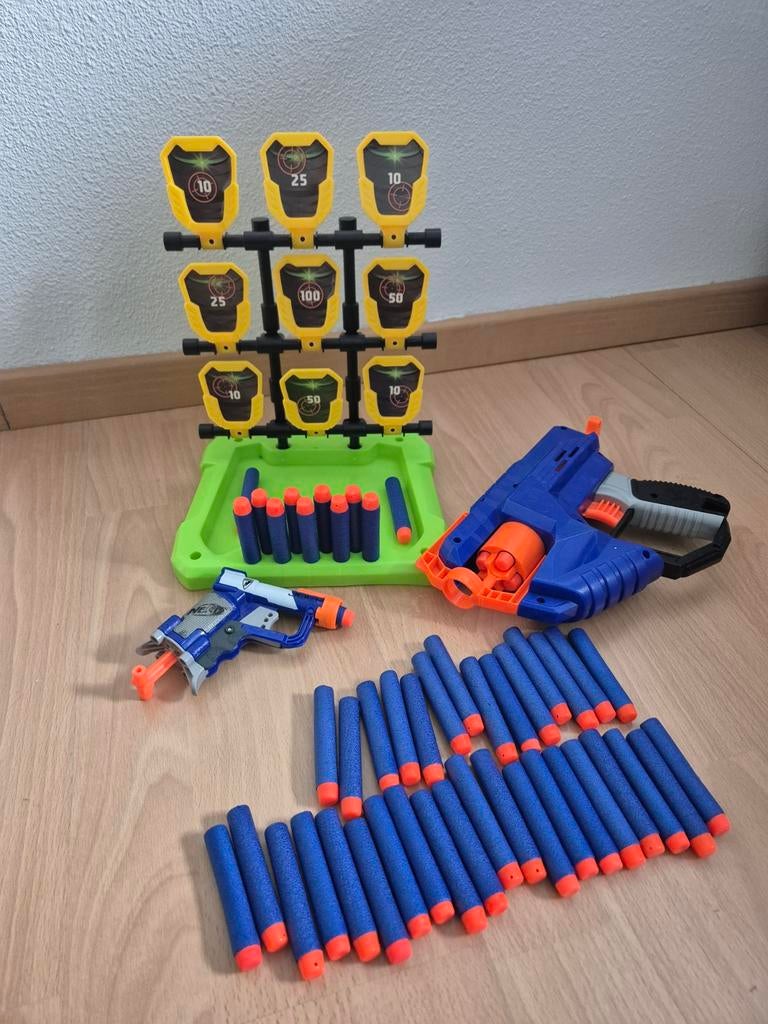 Nerf pistolen incl pijlen en target, Ophalen, Gebruikt